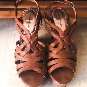 Steve Madden Strappy Wedge (never been worn out!)